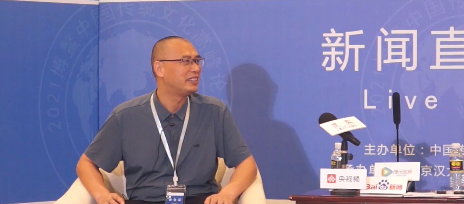 【新闻访谈艺术家 ——杨峻】